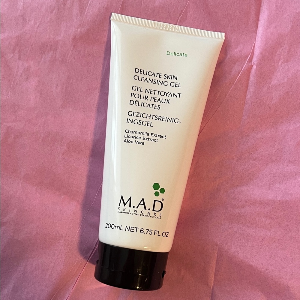Delicate Skin Cleansing Gel - White